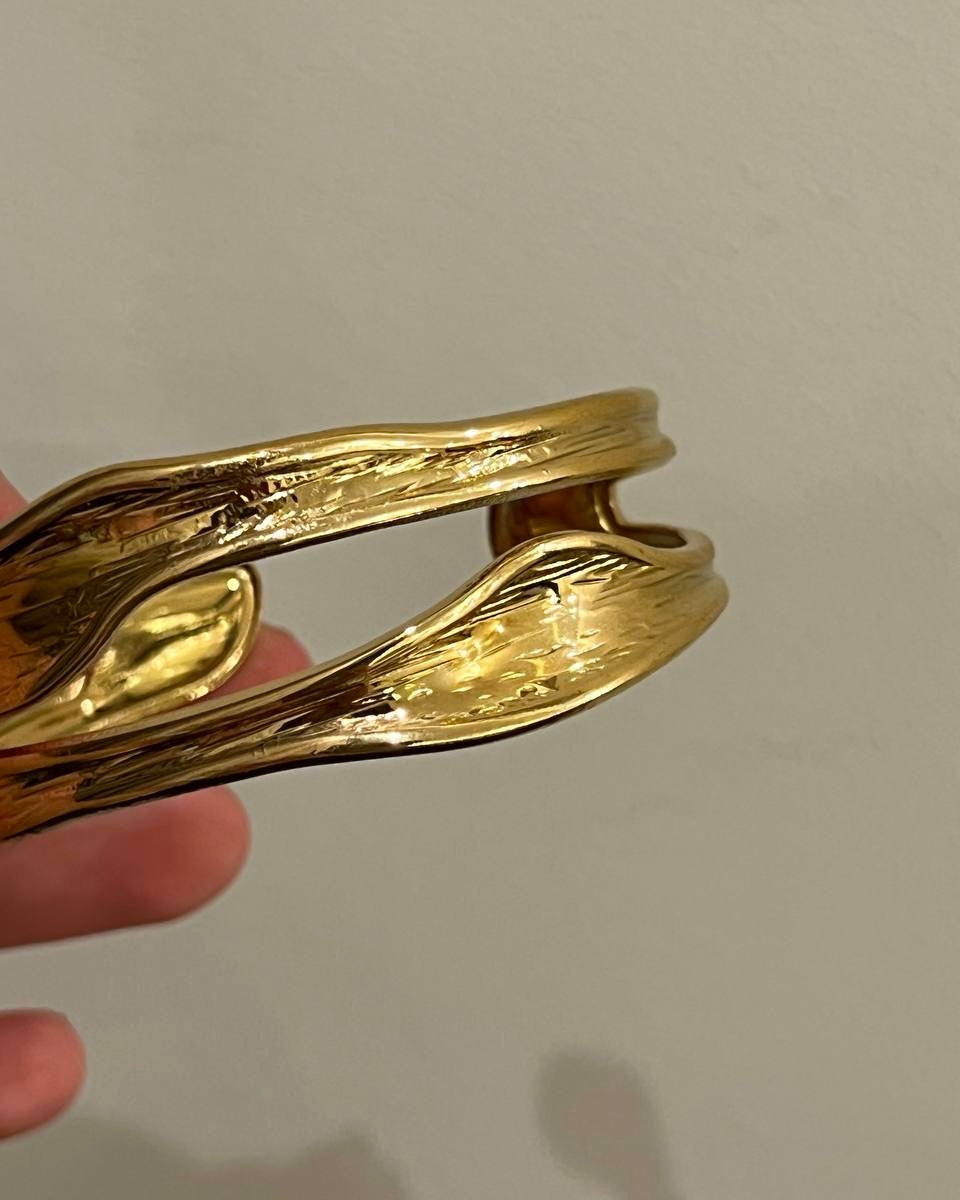 Abstract Statement Cuff