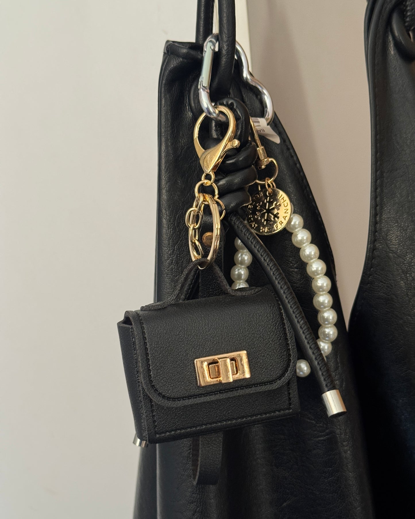 Bag Charm & AirPod Case 25112003-5