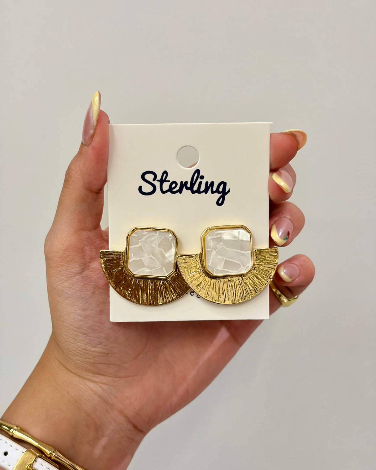 Earrings 26052707