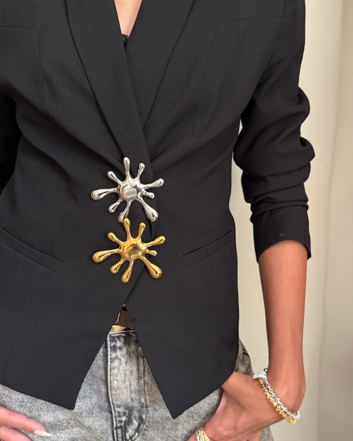 Brooch 25110702
