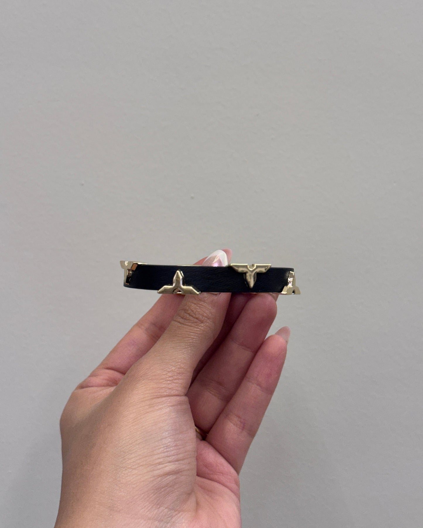 V Leather Bracelet202660
