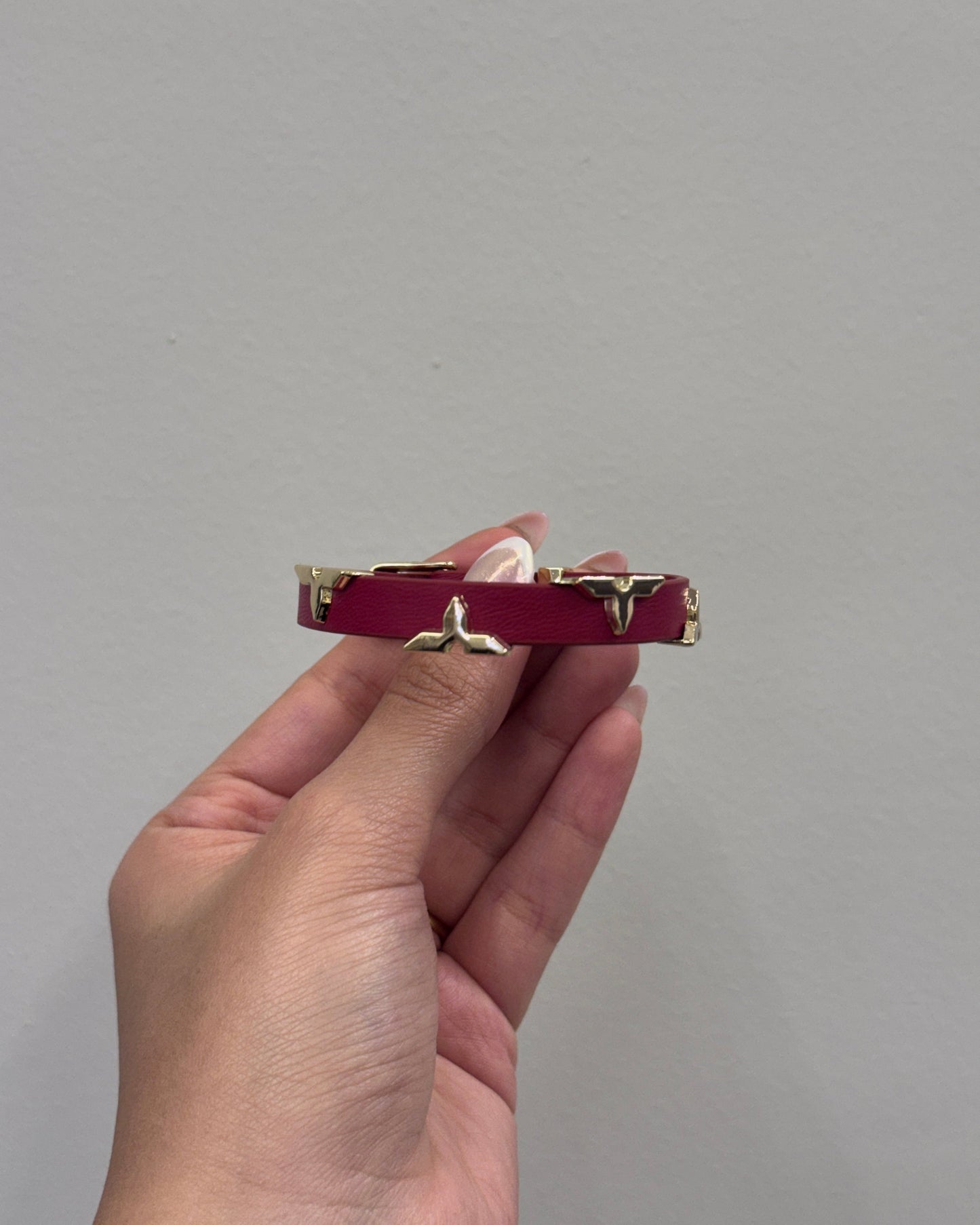 V Leather Bracelet202660