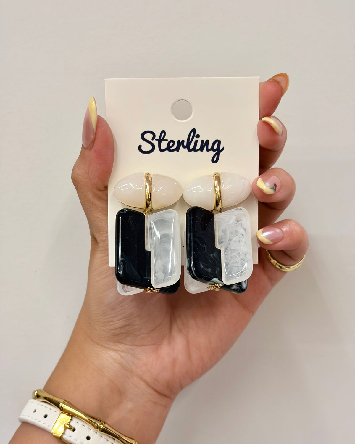 Earrings 26052705