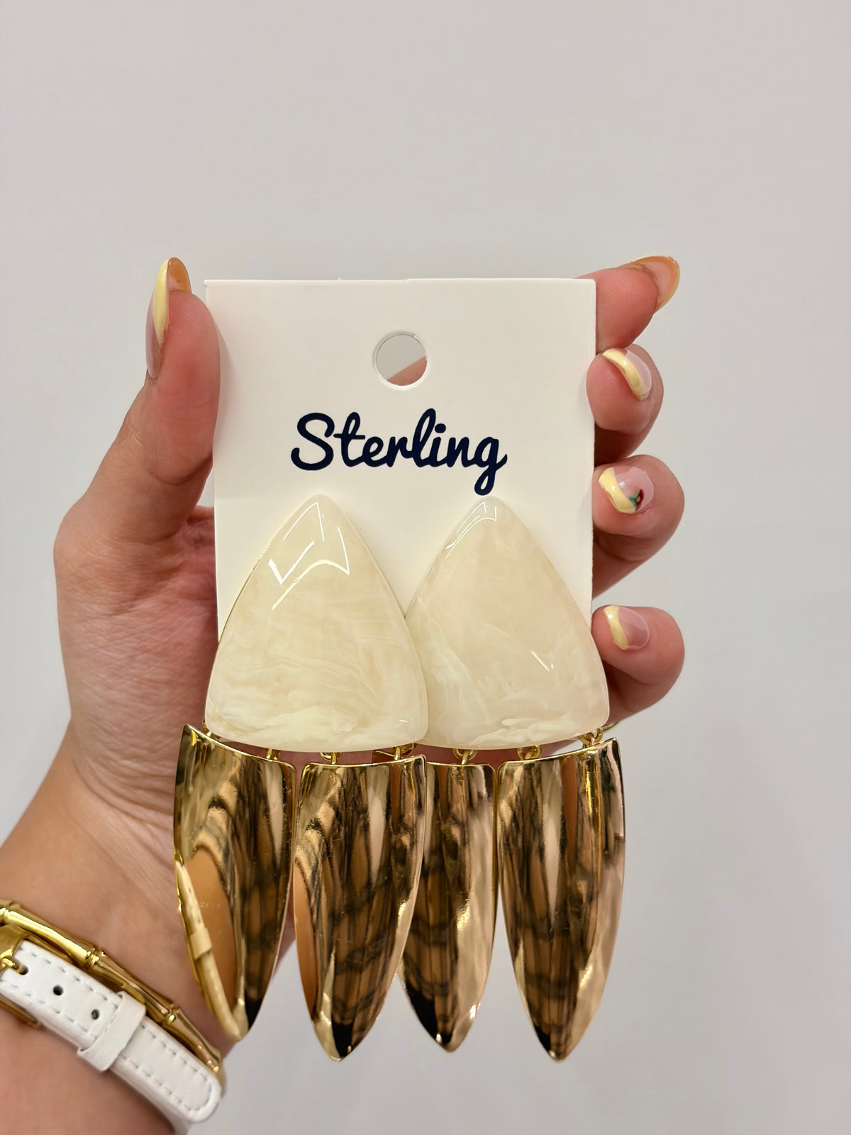 Earrings 26052704